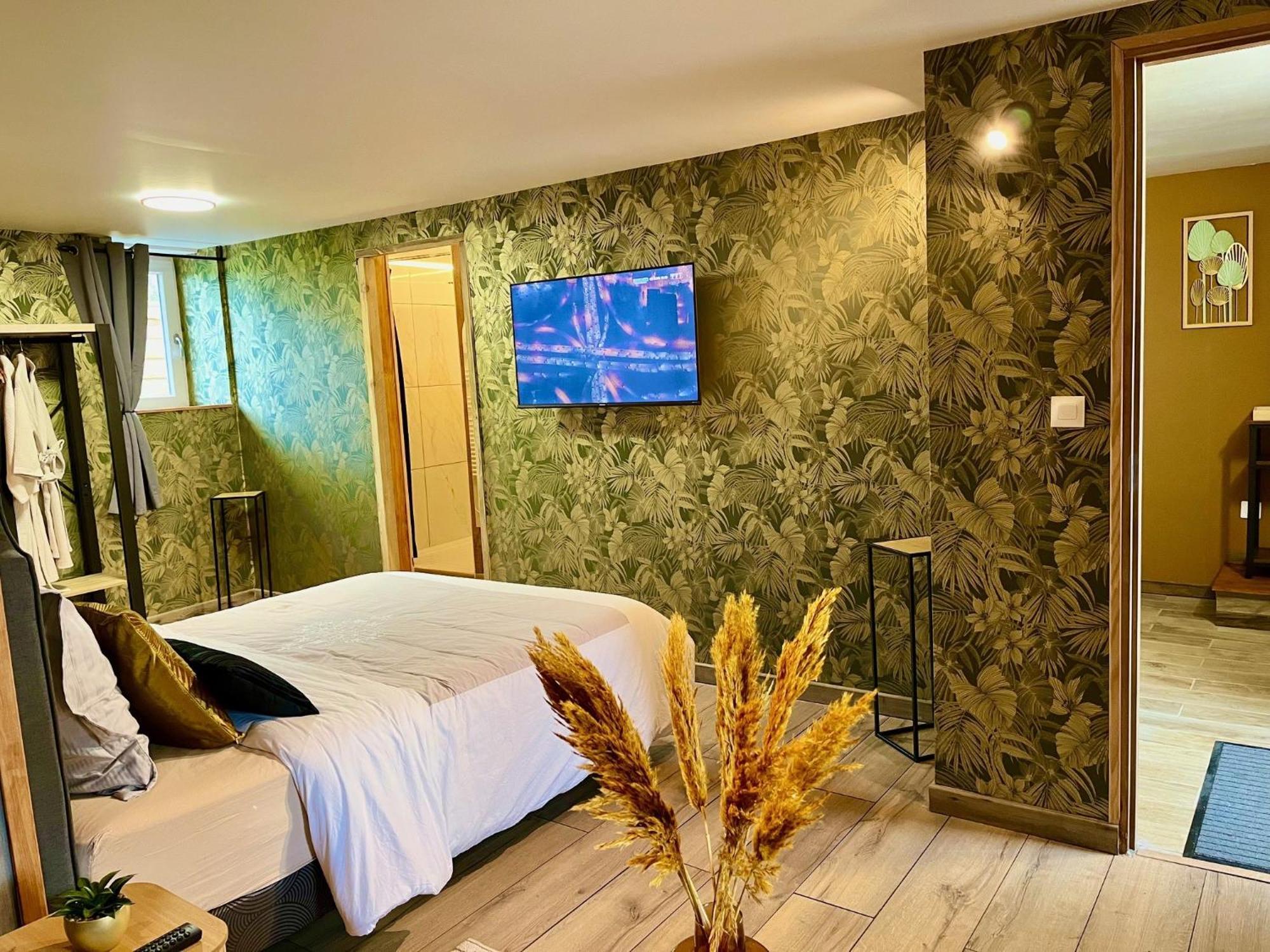 Le Manoir Des Haies Spa Les Champs-Geraux Exterior photo