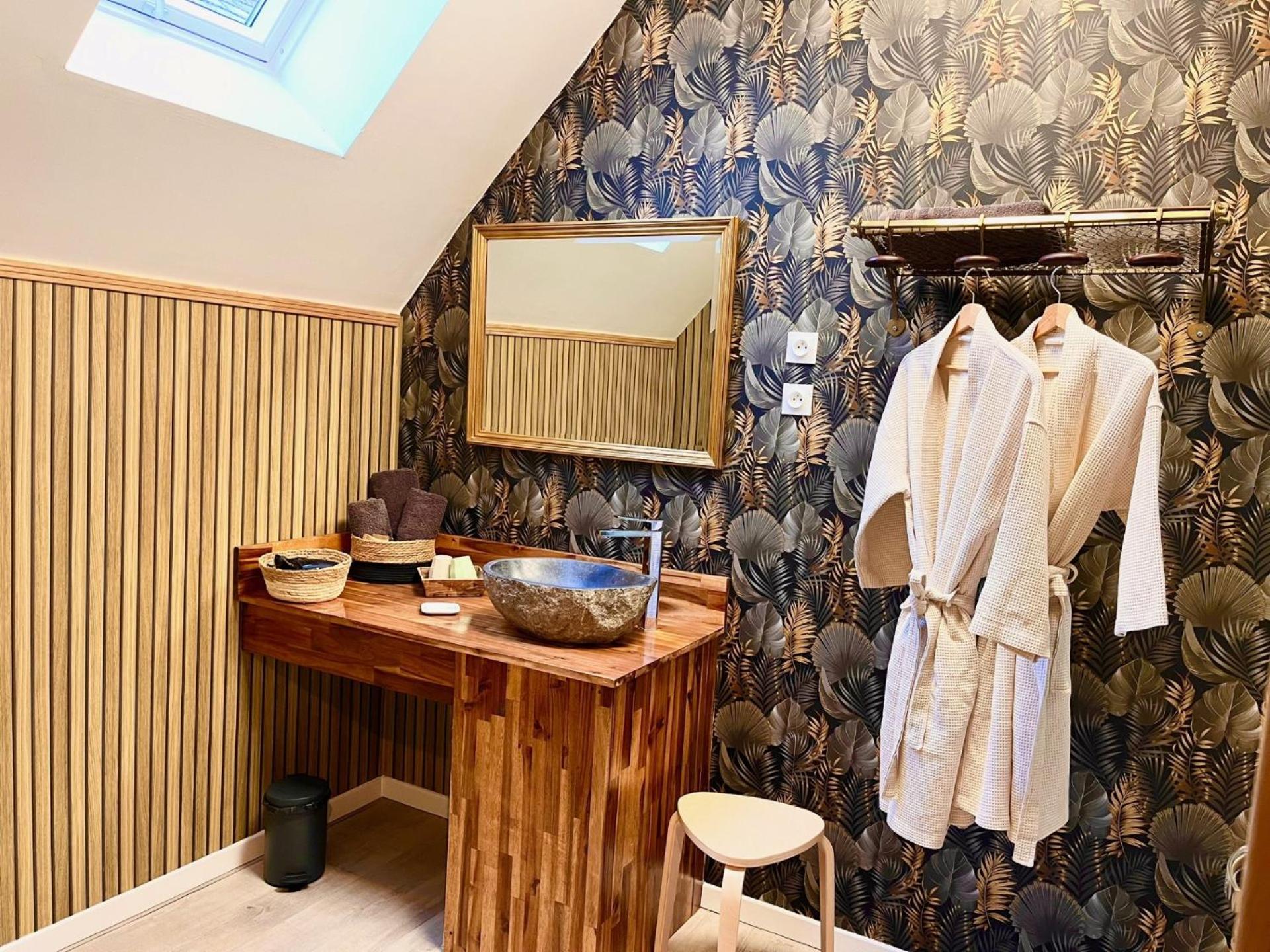 Le Manoir Des Haies Spa Les Champs-Geraux Exterior photo